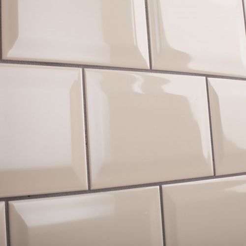johnson-tiles-bevel-brick-bvbr2a-cream-close-up
