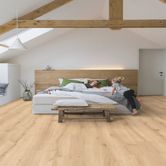 quick-step-majestic-laminate-flooring-desert-oak-light-natural-lifestyle