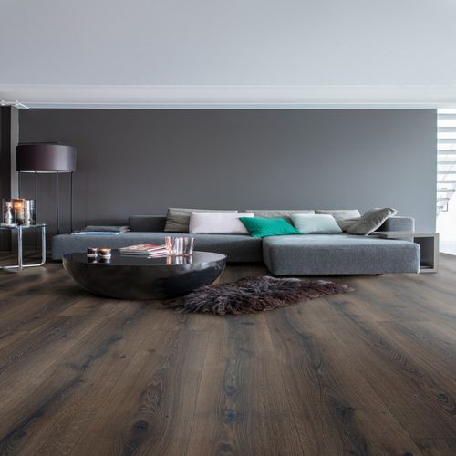quick-step-majestic-laminate-flooring-desert-oak-dark-brown-lifestyle