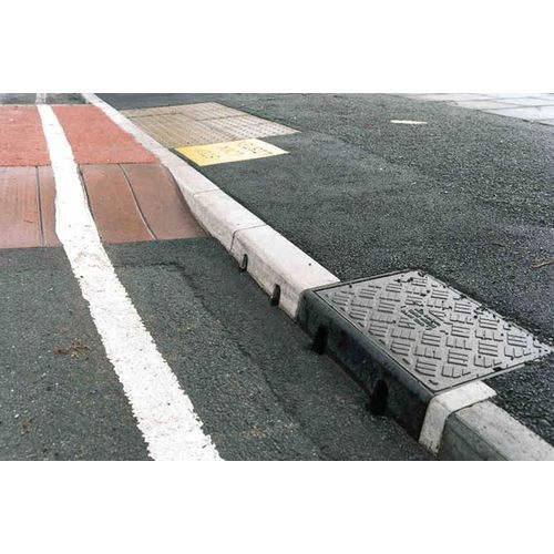 ACO KerbDrain SP280 Splayed Perforated Centre Stone 25mm Upstand 915mm